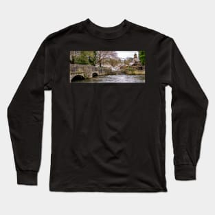 Sheepwash Bridge over the River Wye, Ashford in the Water, Derbyshire Long Sleeve T-Shirt